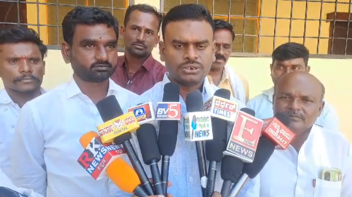 ಉಟಕನೂರು ಗ್ರಾಮ ಪಂಚಾಯತಿ ಸದಸ್ಯರಿಬ್ಬರ ಸದಸ್ಯತ್ವ ರದ್ದು ಉಟಕನೂರು ಗ್ರಾಮ ಪಂಚಾಯತಿ ಸದಸ್ಯರಿಬ್ಬರ ಸದಸ್ಯತ್ವ ರದ್ದು