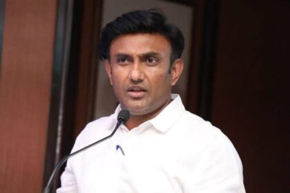 ನಮ್ಮನ್ನು  ಸಮಾಧಿ ಮಾಡಲು ವಿಜಯೇಂದ್ರ ಹೊರಟಿದ್ದಾರೆ : ಬಿಜೆಪಿಯಲ್ಲಿ ಮನೆಯೊಂದು ನೂರು ಬಾಗಿಲು ಪರಿಸ್ಥಿತಿ