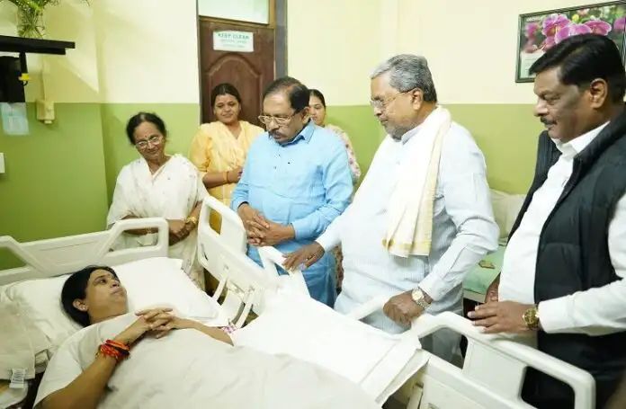 ಸಚಿವೆ ಲಕ್ಷ್ಮಿ ಹೆಬ್ಬಾಳ್ಕರ್ ಆರೋಗ್ಯ ವಿಚಾರಿಸಿದ ಸಿದ್ಧರಾಮಯ್ಯ ಸಚಿವೆ ಲಕ್ಷ್ಮಿ ಹೆಬ್ಬಾಳ್ಕರ್ ಆರೋಗ್ಯ ವಿಚಾರಿಸಿದ ಸಿದ್ಧರಾಮಯ್ಯ