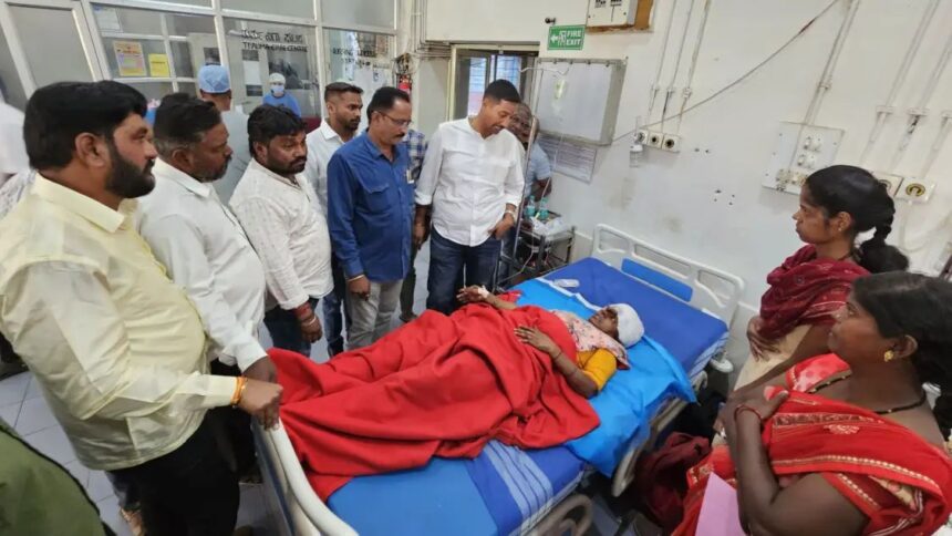 ನಿಯಂತ್ರಣ ತಪ್ಪಿ ಗೂಡ್ಸ್ ವಾಹನ ಪಲ್ಟಿ : 25ಕ್ಕೂ ಹೆಚ್ಚು ನರೇಗಾ ಕೂಲಿ ಕಾರ್ಮಿಕರಿಗೆ ಗಾಯ ನಿಯಂತ್ರಣ ತಪ್ಪಿ ಗೂಡ್ಸ್ ವಾಹನ ಪಲ್ಟಿ : 25ಕ್ಕೂ ಹೆಚ್ಚು ನರೇಗಾ ಕೂಲಿ ಕಾರ್ಮಿಕರಿಗೆ ಗಾಯ