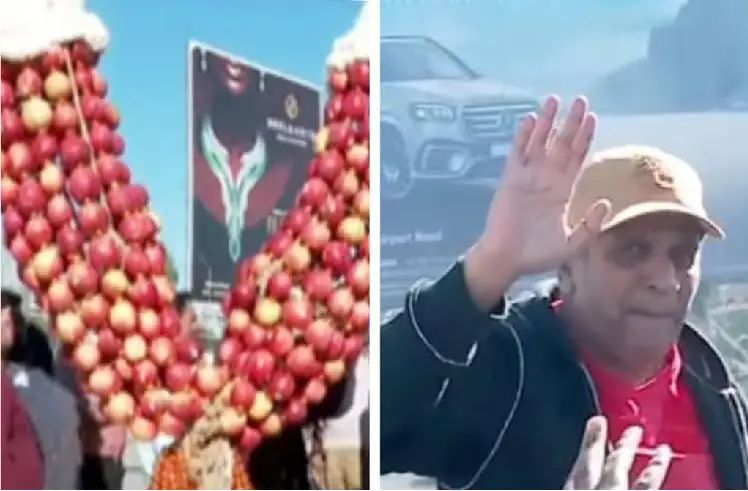 ಬೆಂಗಳೂರಿಗೆ ಬಂದ ಶಿವಣ್ಣ : ಸೇಬು ಹಣ್ಣಿನ ಹಾರ ಹಾಕಿದ ಅಭಿಮಾನಿಗಳು ಬೆಂಗಳೂರಿಗೆ ಬಂದ ಶಿವಣ್ಣ : ಸೇಬು ಹಣ್ಣಿನ ಹಾರ ಹಾಕಿದ ಅಭಿಮಾನಿಗಳು