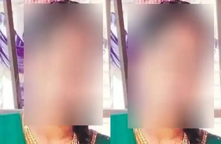 ಋತುಚಕ್ರವಾದ ವಿದ್ಯಾರ್ಥಿನಿಯನ್ನು ಹೊರಗೆ ನಿಲ್ಲಿಸಿದ ಶಿಕ್ಷಕ ಋತುಚಕ್ರವಾದ ವಿದ್ಯಾರ್ಥಿನಿಯನ್ನು ಹೊರಗೆ ನಿಲ್ಲಿಸಿದ ಶಿಕ್ಷಕ