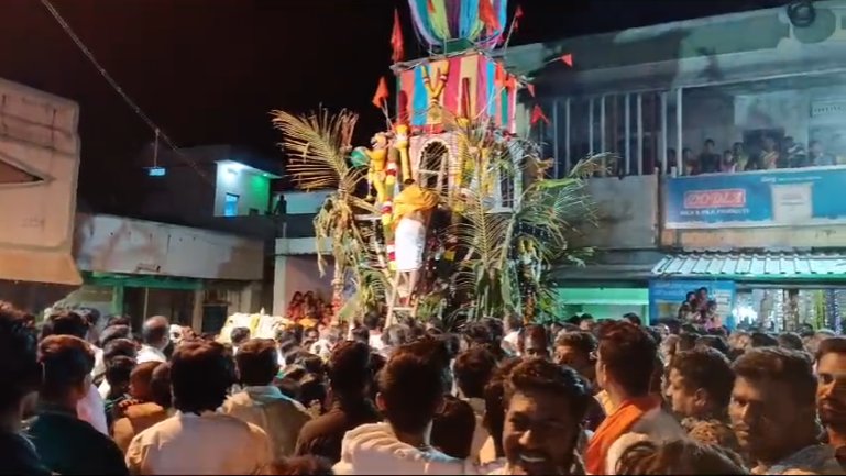 ಮಾನ್ವಿಯಲ್ಲಿ ಅದ್ಧೂರಿಯಾಗಿ ನಡೆದ ಚೌಡೇಶ್ವರಿ ರಥೋತ್ಸವ