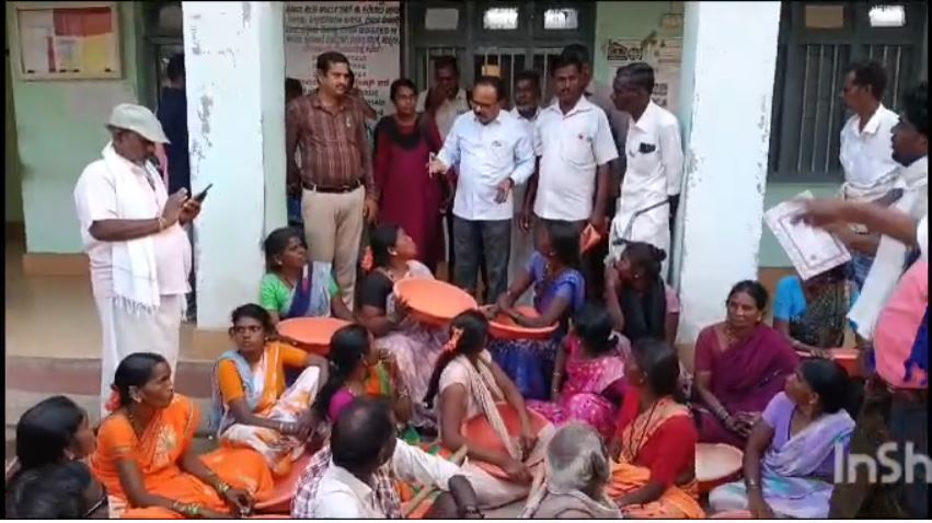 ಎನ್ ಆರ್ ಜಿ ನೆರಗಾ ದಲ್ಲಿ ಕೂಲಿಲ್ಲದೇ ಕಾರ್ಮಿಕರು ಪ್ರತಿಭಟನೆ