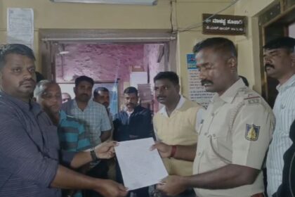 ತಂದೆಯ ಶವ ವಿಟ್ಟು ಪ್ರತಿಭಟನೆ ನಡೆಸಿದ ಸಿಪಿಐ ಅಶೋಕ್ ಸದಲಿಗಿ