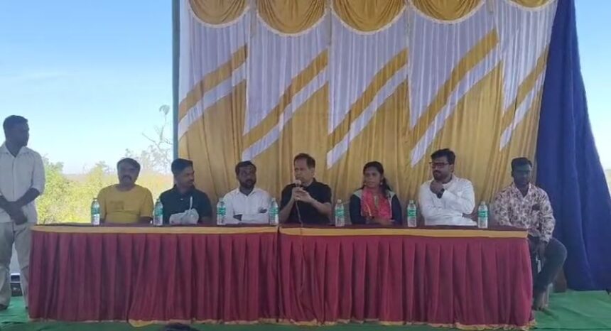 ಬೂಮ್ ಚಿತ್ರ ತಂಡದಿಂದ ಲಕ್ಷ್ಮಿ ನರಸಿಂಹ ಸ್ವಾಮಿ ದೇವಸ್ಥಾನದಲ್ಲಿ ಪೂಜೆ ಕಾರ್ಯಕ್ರಮ ಬೂಮ್ ಚಿತ್ರ ತಂಡದಿಂದ ಲಕ್ಷ್ಮಿ ನರಸಿಂಹ ಸ್ವಾಮಿ ದೇವಸ್ಥಾನದಲ್ಲಿ ಪೂಜೆ ಕಾರ್ಯಕ್ರಮ