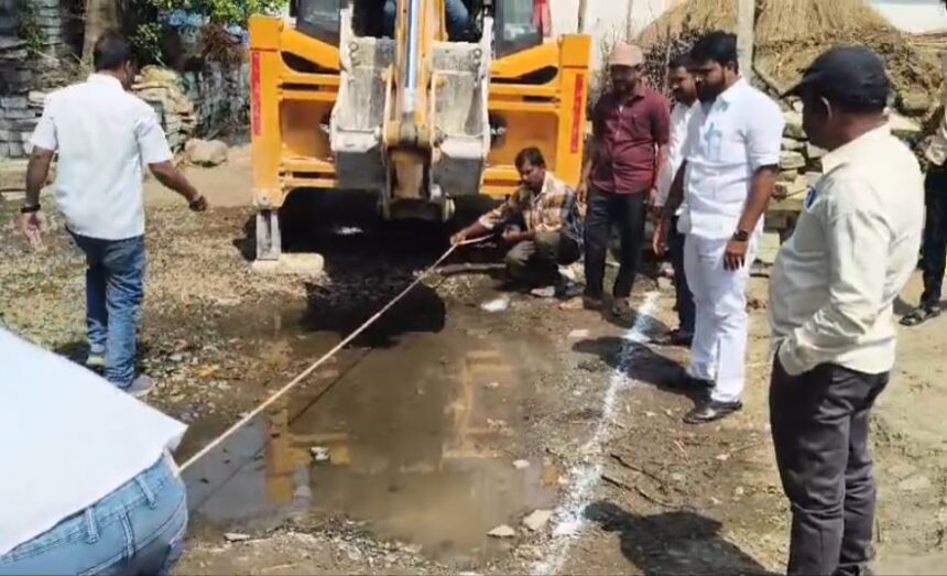 ದಲಿತರ ಓಣಿಯ ಮೇಲೆ ಪಿತಾಂಬರ ನಾವದಗಿ ದರ್ಬಾರ್ ದಲಿತರ ಓಣಿಯ ಮೇಲೆ ಪಿತಾಂಬರ ನಾವದಗಿ ದರ್ಬಾರ್