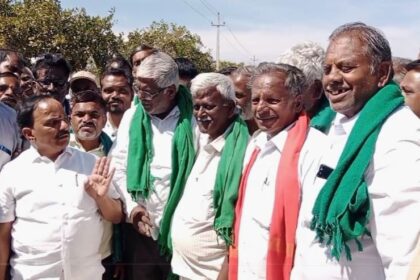 ನೀರಾವರಿ ವಿಚಾರದಲ್ಲಿ ಮೊಳಕಾಲ್ಮೂರನ್ನು ಕಡೆಗಣಿಸಿದ್ದೀರಾ ?ರೈತ ಸಂಘದ ಮುಖಂಡರು ಸಚಿವ ಡಿ ಸುಧಾಕರ್ ಗೆ ತರಾಟೆ