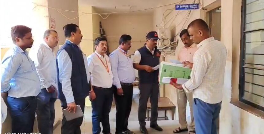 ಗೋಕಾಕ ತಹಸಿಲ್ದಾರ ಕಚೇರಿಗೆ ದಿಡೀರ ಲೊಕಾಯುಕ್ತ ದಾಳಿ,ದಾಖಲೆ ಪರೀಶಿಲನೆ ಗೋಕಾಕ ತಹಸಿಲ್ದಾರ ಕಚೇರಿಗೆ ದಿಡೀರ ಲೊಕಾಯುಕ್ತ ದಾಳಿ,ದಾಖಲೆ ಪರೀಶಿಲನೆ