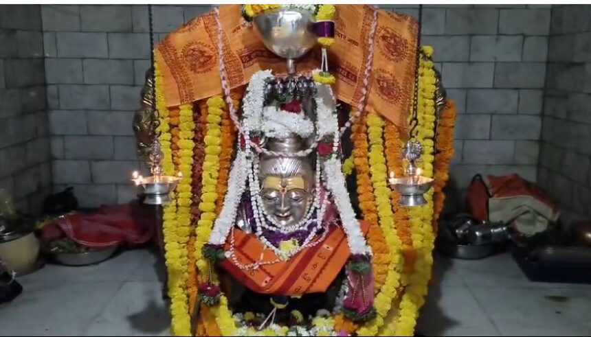 ಶಿವನಾಮ ಸ್ಮರಣೆಯಲ್ಲಿ ನಿರತ ಭಕ್ತರಿಂದ ತುಂಬಿತುಳುಕಿದ ಶಿವಾಲಯಗಳು ಶಿವನಾಮ ಸ್ಮರಣೆಯಲ್ಲಿ ನಿರತ ಭಕ್ತರಿಂದ ತುಂಬಿತುಳುಕಿದ ಶಿವಾಲಯಗಳು