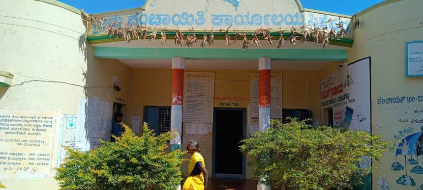 ಕಳೆದ 8 ತಿಂಗಳಿನಿಂದ ಯಾವುದೇ ಅಭಿವೃದ್ಧಿ ಕೆಲಸಗಳು ಆಗುತ್ತಿಲ್ಲ ಕಳೆದ 8 ತಿಂಗಳಿನಿಂದ ಯಾವುದೇ ಅಭಿವೃದ್ಧಿ ಕೆಲಸಗಳು ಆಗುತ್ತಿಲ್ಲ