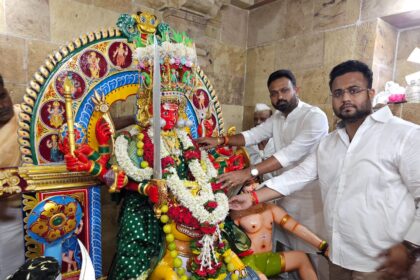 ತಾಯಿಯ ತವರೂರಿಗೆ ಸಚಿವೆ ಲಕ್ಷ್ಮೀ ಹೆಬ್ಬಾಳಕರ್ ಕಾಣಿಕೆ : ಗ್ರಾಮ ದೇವಿ ದೇವಸ್ಥಾನ ಸೇರಿ 11 ಮಂದಿರಗಳ ಜೀರ್ಣೋದ್ಧಾರ