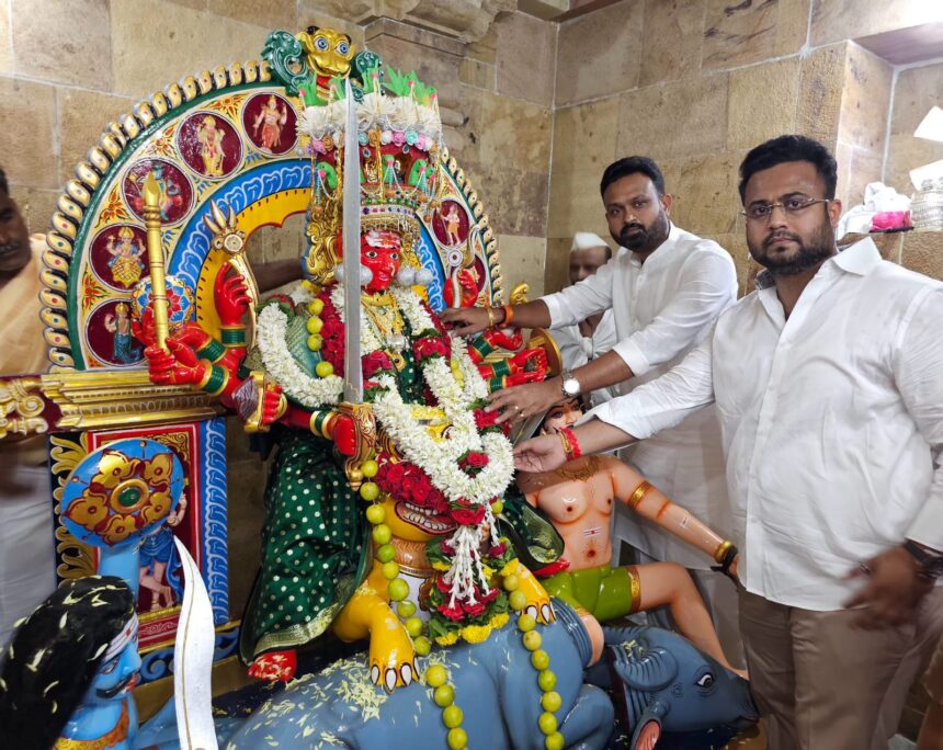 ತಾಯಿಯ ತವರೂರಿಗೆ ಸಚಿವೆ ಲಕ್ಷ್ಮೀ ಹೆಬ್ಬಾಳಕರ್ ಕಾಣಿಕೆ : ಗ್ರಾಮ ದೇವಿ ದೇವಸ್ಥಾನ ಸೇರಿ 11 ಮಂದಿರಗಳ ಜೀರ್ಣೋದ್ಧಾರ