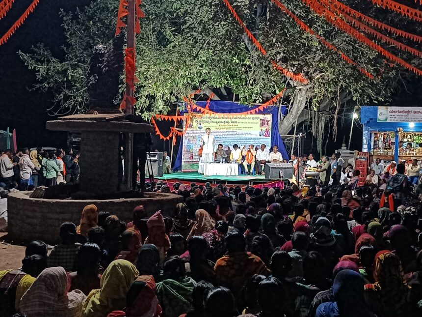 ಇಟಗಿ ಜಾತ್ರೆಯಲ್ಲಿ ಗಂಗಾವತಿ ಪ್ರಾಣೇಶ್‌ ಹಾಸ್ಯ ಸಂಜೆ; ಬಿದ್ದು ಬಿದ್ದು ನಕ್ಕ ಜನ.