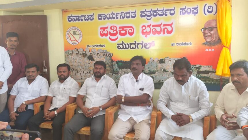 ಯುವ ಕಾಂಗ್ರೆಸ್ ಚುನಾವಣೆ; ಡಿ .ಎಸ್ ಹುಲಿಗೇರಿ ಬೆಂಬಲಿಗರೆ ಮೇಲುಗೈ :-ಶಿವಶಂಕರಗೌಡ ಯುವ ಕಾಂಗ್ರೆಸ್ ಚುನಾವಣೆ; ಡಿ .ಎಸ್ ಹುಲಿಗೇರಿ ಬೆಂಬಲಿಗರೆ ಮೇಲುಗೈ :-ಶಿವಶಂಕರಗೌಡ