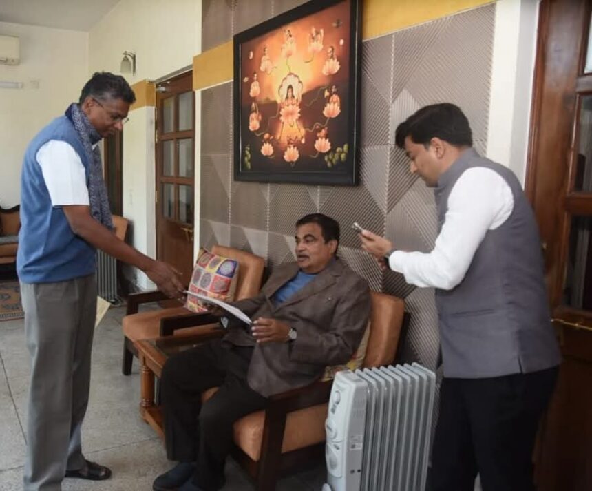 ಬೆಳಗಾವಿ ಉಸ್ತುವಾರಿ ಸಚಿವ ಸತೀಶ್ ಜಾರಕಿಹೊಳಿ ಸಾರಿಗೆ ಸಚಿವ ಹಾಗೂ ರಾಷ್ಟ್ರೀಯ ಹೆದ್ದಾರಿ ಸಚಿವ ನಿತಿನ್ ಗಡ್ಕರಿ ಅವರಿಗೆ ಭೇಟಿ. ಬೆಳಗಾವಿ ಉಸ್ತುವಾರಿ ಸಚಿವ ಸತೀಶ್ ಜಾರಕಿಹೊಳಿ ಸಾರಿಗೆ ಸಚಿವ ಹಾಗೂ ರಾಷ್ಟ್ರೀಯ ಹೆದ್ದಾರಿ ಸಚಿವ ನಿತಿನ್ ಗಡ್ಕರಿ ಅವರಿಗೆ ಭೇಟಿ.