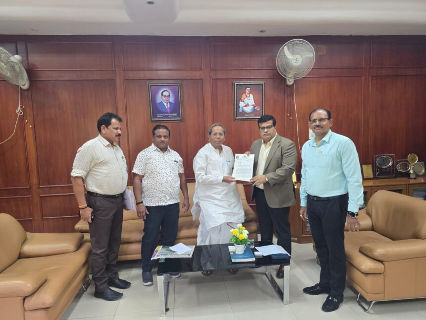 ಬಾಗಲಕೋಟೆ ಸುತ್ತ ಬೋಟಿಂಗ್ ಗೆ ಕೆಬಿಜೆಎನ್‌ಎಲ್ ವ್ಯವಸ್ಥಾಪಕ ನಿರ್ದೇಶಕ ಮೋಹನರಾಜ್ ಅವರಿಗೆ ವಿವಿಧ ಬೇಡಿಕೆಗಳ ಮನವಿ ಸಲ್ಲಿದ ಶಾಸಕ ಎಚ್. ವಾಯ್. ಮೇಟಿ