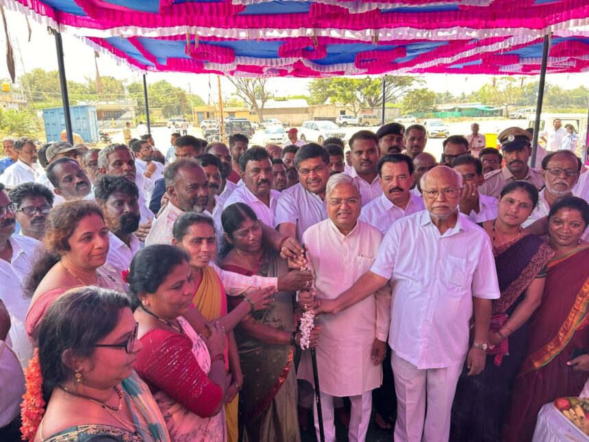 ಅಮೃತ್2.0 ಯೋಜನೆಗೆ ಭೂಮಿ ಪೂಜೆ ನೆರವೇರಿಸಿದ ಶಾಸಕ ಎನ್ ವೈ ಗೋಪಾಲಕೃಷ್ಣ ಹಾಗೂ  ಗೋವಿಂದ ಎಂ ಕಾರಜೋಳ