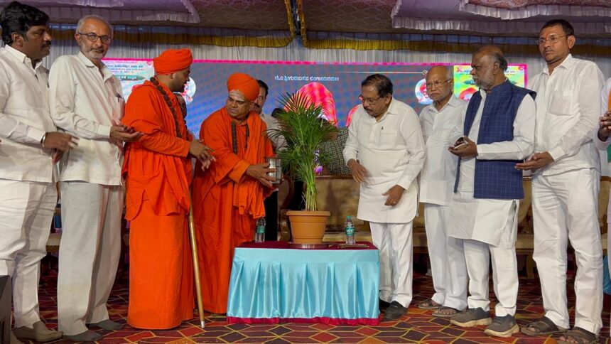ಬಸವಲಿಂಗ ಸ್ವಾಮೀಜಿ ಮಕ್ಕಳಿಗೆ ಉಚಿತ ಶಿಕ್ಷಣ ಅನ್ನದಾಸೋಹ ನಡೆಸುತ್ತಿರುವುದು ಮಾದರಿ ಕೆಲಸ.. ಗೃಹ ಸಚಿವ ಜಿ ಪರಮೇಶ್ವರ.