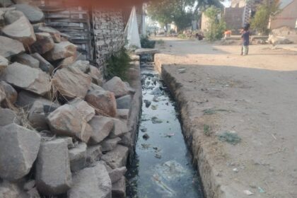 ಹುಳು ತುಂಬಿದ ಚರಂಡಿ :ಸೋಮನಾಳ ಗ್ರಾ. ಪಂ. ಅಧಿಕಾರಿಗಳ ನಿರ್ಲಕ್ಷ