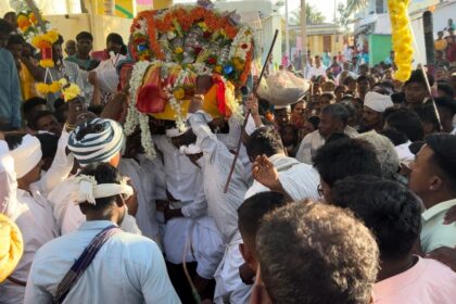 ರಾಯಪುರ ಗ್ರಾಮದಲ್ಲಿ ಅದ್ದೋರಿಯಾಗಿ ನಡೆದ ಊರು ಮಾರಮ್ಮನ ಜಾತ್ರೆ, ತಮಟೆ ಸದ್ದಿಗೆ ಭರ್ಜರಿ ಸ್ಟೆಪ್ ಹಾಕಿದ ಗ್ರಾಮಸ್ಥರು.