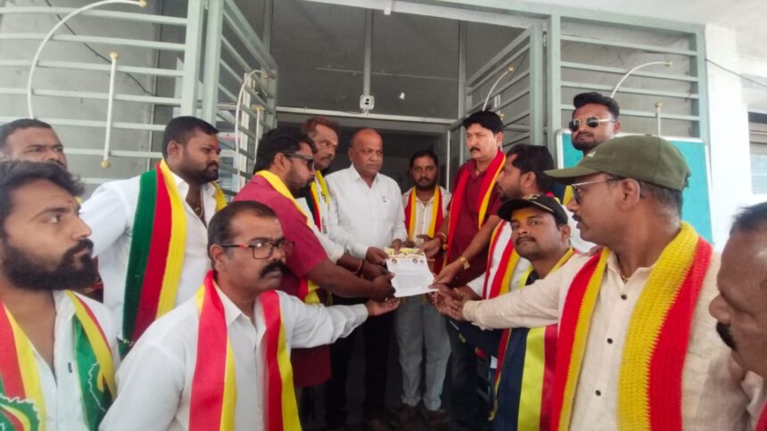 ಮರಾಠಿ ಮಾತಾಡಲಿಲ್ಲವೆಂದು ಕಂಡಕ್ಟರ್ ಮೇಲೆ ಹಲ್ಲೆ ಪೋಕ್ಸೋ ಕೇಸ್ ಹಿಂದು ಪಡೆಯಲು ಮನವಿ. ಮರಾಠಿ ಮಾತಾಡಲಿಲ್ಲವೆಂದು ಕಂಡಕ್ಟರ್ ಮೇಲೆ ಹಲ್ಲೆ ಪೋಕ್ಸೋ ಕೇಸ್ ಹಿಂದು ಪಡೆಯಲು ಮನವಿ.