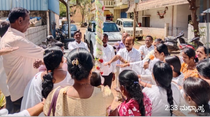 ಅಬ್ಬಿಗೆರೆಯ ಪ್ರಜಾಪಿತ ಬ್ರಹ್ಮ ಕುಮಾರಿ ವಿಶ್ವ ವಿದ್ಯಾಲಯ ವತಿಯಿಂದ ಶಿವರಾತ್ರಿ ನಿಮಿತ್ಯ ಈಶ್ವರನ ವಿಗ್ರಹಕ್ಕೆ ಪೂಜೆ – ಕೆ.ನಾಗಭೂಷಣ್ ಅಬ್ಬಿಗೆರೆಯ ಪ್ರಜಾಪಿತ ಬ್ರಹ್ಮ ಕುಮಾರಿ ವಿಶ್ವ ವಿದ್ಯಾಲಯ ವತಿಯಿಂದ ಶಿವರಾತ್ರಿ ನಿಮಿತ್ಯ ಈಶ್ವರನ ವಿಗ್ರಹಕ್ಕೆ ಪೂಜೆ – ಕೆ.ನಾಗಭೂಷಣ್