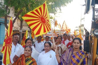 ಮಹಾ ಶಿವರಾತ್ರಿ ಈಶ್ವರಿಯ ವಿಶ್ವವಿದ್ಯಾಲಯದಿಂದ 12 ಜ್ಯೋತಿಗಳ ಶೋಭಾ ಯಾತ್ರೆ