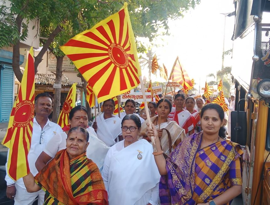 ಮಹಾ ಶಿವರಾತ್ರಿ ಈಶ್ವರಿಯ ವಿಶ್ವವಿದ್ಯಾಲಯದಿಂದ 12 ಜ್ಯೋತಿಗಳ ಶೋಭಾ ಯಾತ್ರೆ ಮಹಾ ಶಿವರಾತ್ರಿ ಈಶ್ವರಿಯ ವಿಶ್ವವಿದ್ಯಾಲಯದಿಂದ 12 ಜ್ಯೋತಿಗಳ ಶೋಭಾ ಯಾತ್ರೆ