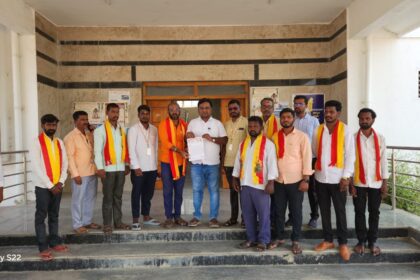 ಕ. ರ. ಸಾ. ಸಂಸ್ಥೆಯ ನಿರ್ವಾಹಕನ ಮೇಲೆ ಸುಳ್ಳು ಪ್ರಕರಣ ದಾಖಲಿಸಿರುವ ಪೊಲೀಸ್ ಅಧಿಕಾರಿಯನ್ನು ಅಮನತುಗೊಳಿಸಬೇಕು:ಕರವೇ