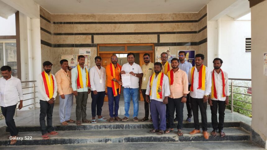 ಕ. ರ. ಸಾ. ಸಂಸ್ಥೆಯ ನಿರ್ವಾಹಕನ ಮೇಲೆ ಸುಳ್ಳು ಪ್ರಕರಣ ದಾಖಲಿಸಿರುವ ಪೊಲೀಸ್ ಅಧಿಕಾರಿಯನ್ನು ಅಮನತುಗೊಳಿಸಬೇಕು:ಕರವೇ