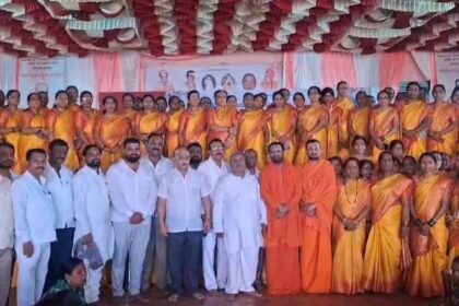 ಅಥಣಿ ಗಚ್ಚಿನ ಮಠದಲ್ಲಿ ಜರುಗಿದ ಉಡಿ ತುಂಬುವ ಕಾರ್ಯಕ್ರಮ