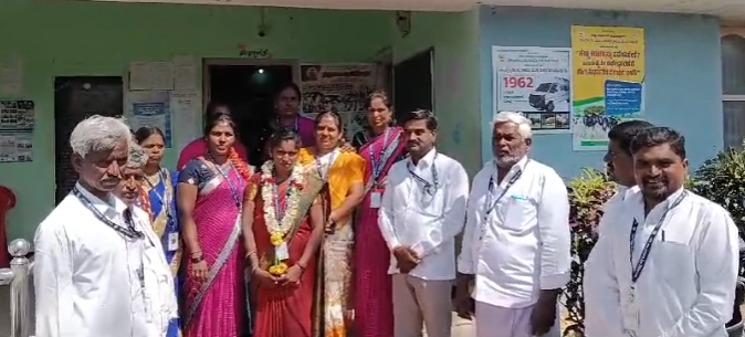 ಬಿಜೆಪಿ ಬೆಂಬಲಿತರಾದ ಪುಟ್ಟಮಾಧವಿ ವೆಂಕಟೇಶ್ ಅವರಿಗೆ ಒಲಿದ ಗುಂಬಳ್ಳಿ ಗ್ರಾ. ಪ ಅಧ್ಯಕ್ಷರ ಸ್ಥಾನ ಬಿಜೆಪಿ ಬೆಂಬಲಿತರಾದ ಪುಟ್ಟಮಾಧವಿ ವೆಂಕಟೇಶ್ ಅವರಿಗೆ ಒಲಿದ ಗುಂಬಳ್ಳಿ ಗ್ರಾ. ಪ ಅಧ್ಯಕ್ಷರ ಸ್ಥಾನ