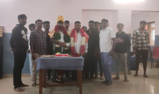 ರಾಘವೇಂದ್ರ ಎಚ್ ಟಿ ಅವರ ಹುಟ್ಟು ಹಬ್ಬದ ನಿಮಿತ್ತ ಆಶ್ರಮದ ಮಕ್ಕಳಿಗೆ ಹಣ್ಣು ಹಂಪಲು ಊಟ ವಿತರಣೆ ರಾಘವೇಂದ್ರ ಎಚ್ ಟಿ ಅವರ ಹುಟ್ಟು ಹಬ್ಬದ ನಿಮಿತ್ತ ಆಶ್ರಮದ ಮಕ್ಕಳಿಗೆ ಹಣ್ಣು ಹಂಪಲು ಊಟ ವಿತರಣೆ