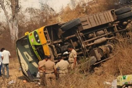 ಟ್ರ್ಯಾಕ್ಟರ್ ಓವರ್ ಟೇಕ್ ಮಾಡಲು ಹೋಗಿ KSRTC ಬಸ್ ಪಲ್ಟಿ
