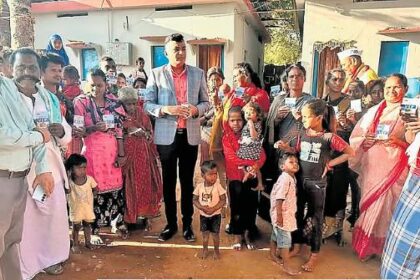  ಪೌರಕಾರ್ಮಿಕರಿಗೆ ವಿಐಪಿ ಪಾಸ್ ವಿತರಿಸಿದ  ಜಿಲ್ಲಾಧಿಕಾರಿ!