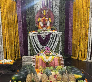 ಮಹಾಶಿವರಾತ್ರಿಯ ಪೂರ್ವ ಸಂಜೆಯಲ್ಲಿ ಕೊಲ್ಲಾಪುರದ ಮಹಾಲಕ್ಷ್ಮಿಗೆ ವಿಶೇಷ ಪೂಜೆ ಸಾವಿರಾರು ಭಕ್ತರಿಂದ ದರ್ಶನ.