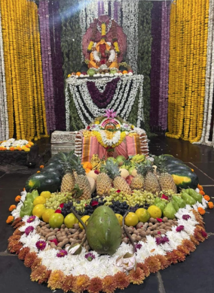 ಮಹಾಶಿವರಾತ್ರಿಯ ಪೂರ್ವ ಸಂಜೆಯಲ್ಲಿ ಕೊಲ್ಲಾಪುರದ ಮಹಾಲಕ್ಷ್ಮಿಗೆ ವಿಶೇಷ ಪೂಜೆ ಸಾವಿರಾರು ಭಕ್ತರಿಂದ ದರ್ಶನ. ಮಹಾಶಿವರಾತ್ರಿಯ ಪೂರ್ವ ಸಂಜೆಯಲ್ಲಿ ಕೊಲ್ಲಾಪುರದ ಮಹಾಲಕ್ಷ್ಮಿಗೆ ವಿಶೇಷ ಪೂಜೆ ಸಾವಿರಾರು ಭಕ್ತರಿಂದ ದರ್ಶನ.