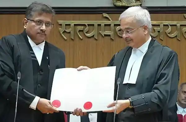 ಹೈಕೋರ್ಟ್ ನ ಹೆಚ್ಚುವರಿ ನ್ಯಾಯಾಧೀಶರಾಗಿ ತಾಜ್ ಅಲಿ ಮೌಲಾಸಾಬ್ ನದಾಫ್ ಪ್ರಮಾಣ ವಚನ ಹೈಕೋರ್ಟ್ ನ ಹೆಚ್ಚುವರಿ ನ್ಯಾಯಾಧೀಶರಾಗಿ ತಾಜ್ ಅಲಿ ಮೌಲಾಸಾಬ್ ನದಾಫ್ ಪ್ರಮಾಣ ವಚನ