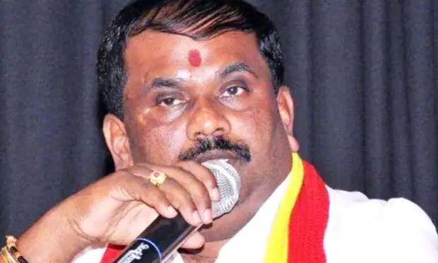 ಏನ್ ಲಕ್ಷ್ಮೀ ಮೇಡಂ.. ನಿಮಗೆ ಕನ್ನಡಿಗರು ಓಟ್ ಹಾಕಿಲ್ವಾ: ಕರವೇ ನಾರಾಯಣ ಗೌಡ ಚಾಟಿ ಏನ್ ಲಕ್ಷ್ಮೀ ಮೇಡಂ.. ನಿಮಗೆ ಕನ್ನಡಿಗರು ಓಟ್ ಹಾಕಿಲ್ವಾ: ಕರವೇ ನಾರಾಯಣ ಗೌಡ ಚಾಟಿ