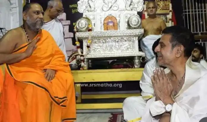 ಮಂತ್ರಾಲಯಕ್ಕೆ ತೆರಳಿ ಗುರುರಾಯರ ದರ್ಶನ ಪಡೆದ ನಟ ಶಿವಣ್ಣ ದಂಪತಿ 