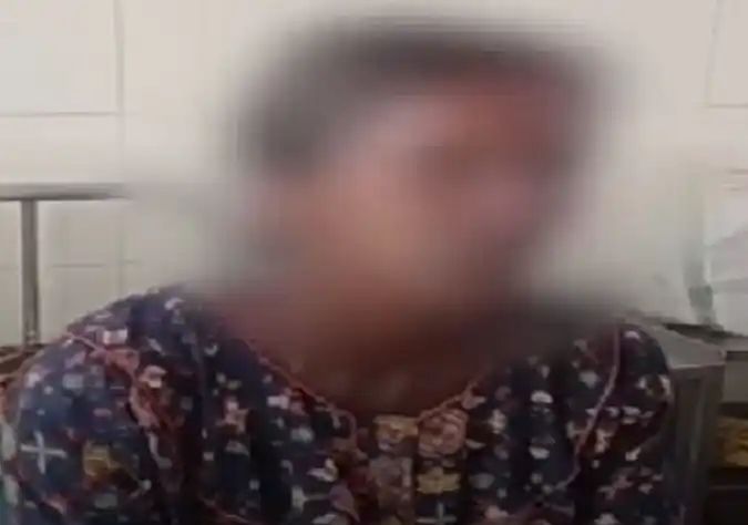 ತೋಟದಲ್ಲಿ ಮೇಕೆ ಮೇಯಿಸುತ್ತಿದ್ದಕ್ಕೆ ದಲಿತ ಮಹಿಳೆ ವಿವಸ್ತ್ರಗೊಳಿಸಿ ಹಲ್ಲೆ ತೋಟದಲ್ಲಿ ಮೇಕೆ ಮೇಯಿಸುತ್ತಿದ್ದಕ್ಕೆ ದಲಿತ ಮಹಿಳೆ ವಿವಸ್ತ್ರಗೊಳಿಸಿ ಹಲ್ಲೆ