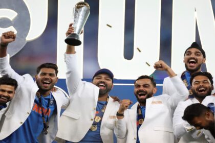 ವೈಟ್ ಬ್ಲೇಜರ್ ಚಾಂಪಿಯನ್ ತಂಡಕ್ಕೆ ಗೌರವದ ಸೂಚಕವಂತೆ