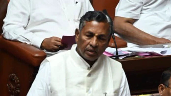 ಅನರ್ಹ ಬಿಪಿಎಲ್ ಫಲಾನುಭವಿಗಳ ಪತ್ತೆಗೆ ಗ್ರಾಮ ಮಟ್ಟದಲ್ಲಿ ಸಮಿತಿ ರಚನೆ : ಸಚಿವ ಮುನಿಯಪ್ಪ ಅನರ್ಹ ಬಿಪಿಎಲ್ ಫಲಾನುಭವಿಗಳ ಪತ್ತೆಗೆ ಗ್ರಾಮ ಮಟ್ಟದಲ್ಲಿ ಸಮಿತಿ ರಚನೆ : ಸಚಿವ ಮುನಿಯಪ್ಪ