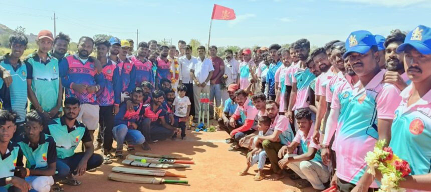 ಸೋಲು ಗೆಲುವು ಸಮಾನವಾಗಿ ಸ್ವೀಕಾರ ಮಾಡಿ ಕೆ.ಪಿ.ಎಲ್. ಪ್ರೇಮಿಯರ್ ಲೀಗ್ ಕ್ರಿಕೆಟ್ ಪಂದ್ಯಾವಳಿಗೆ ಪಾಳೇಗಾರ್ ಲೋಕೇಶ್ ಚಾಲನೆ. ಸೋಲು ಗೆಲುವು ಸಮಾನವಾಗಿ ಸ್ವೀಕಾರ ಮಾಡಿ ಕೆ.ಪಿ.ಎಲ್. ಪ್ರೇಮಿಯರ್ ಲೀಗ್ ಕ್ರಿಕೆಟ್ ಪಂದ್ಯಾವಳಿಗೆ ಪಾಳೇಗಾರ್ ಲೋಕೇಶ್ ಚಾಲನೆ.