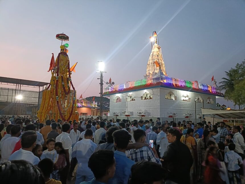 ಚಿನ್ನದ ನಾಡಿನ ಪವಾಡ ಪುರುಷ ಶ್ರೀ ಲಿಂಗವಧೂತ ರಥೋತ್ಸವ ಚಿನ್ನದ ನಾಡಿನ ಪವಾಡ ಪುರುಷ ಶ್ರೀ ಲಿಂಗವಧೂತ ರಥೋತ್ಸವ