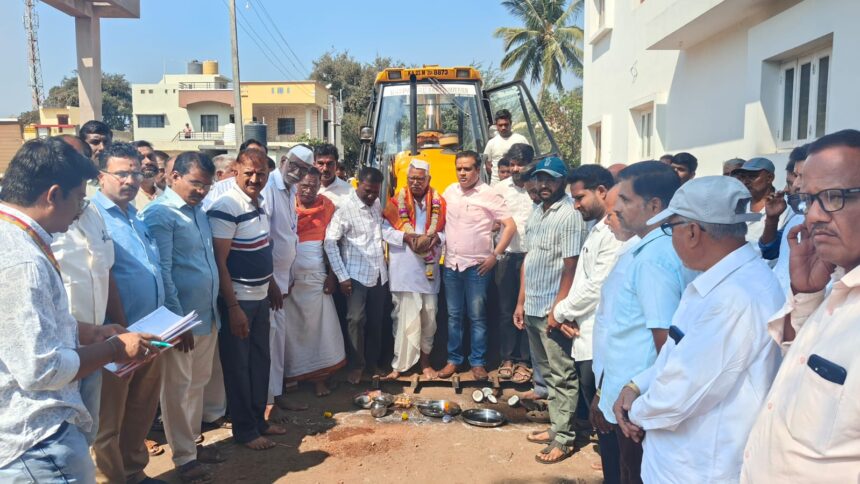 ಯಡೂರ ಗ್ರಾಮದ ಮೂಲಭೂತ ಸೌಕರ್ಯಗಳನ್ನು ವಿಸ್ತರಿಸುವ ದಿಶೆಯಲ್ಲಿ ಮತ್ತೊಂದು ಹೆಜ್ಜೆ. ಯಡೂರ ಗ್ರಾಮದ ಮೂಲಭೂತ ಸೌಕರ್ಯಗಳನ್ನು ವಿಸ್ತರಿಸುವ ದಿಶೆಯಲ್ಲಿ ಮತ್ತೊಂದು ಹೆಜ್ಜೆ.