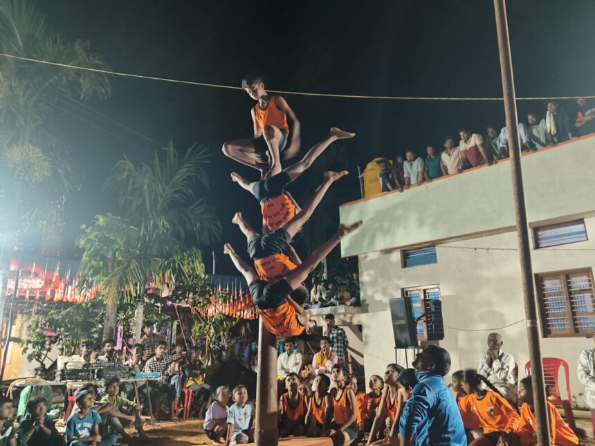 ಎತ್ತಿನಹಳ್ಳಿ ಗ್ರಾಮದಲ್ಲಿ ಮಲ್ಲಕಂಬ ಕ್ರೀಡೆಯ ಆಚರಣೆ ಎತ್ತಿನಹಳ್ಳಿ ಗ್ರಾಮದಲ್ಲಿ ಮಲ್ಲಕಂಬ ಕ್ರೀಡೆಯ ಆಚರಣೆ