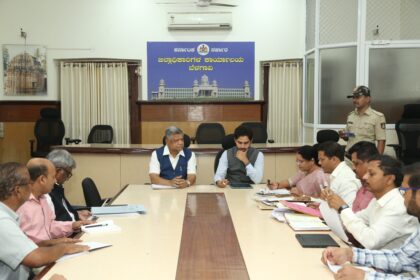 ಸಂಸದ ಜಗದೀಶ ಶೆಟ್ಟರ ಜಿಲ್ಲಾಧಿಕಾರಿ ರೋಶನ್ ನೇತೃತ್ವದಲ್ಲಿ ಪ್ರಗತಿ ಪರಿಶೀಲನಾ ಸಭೆ