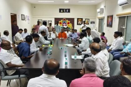 ಬೆಂಗಳೂರು ಗೃಹ ಕಚೇರಿಯಲ್ಲಿ ಎಸ್‌ ಟಿ ಸಮುದಾಯದ ವತಿಯಿಂದ ಸಭೆ.